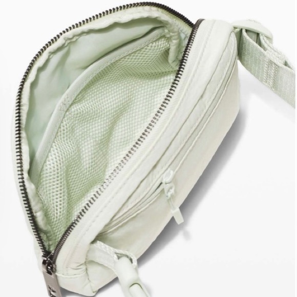 RARE NWOT Lululemon Everywhere Belt Bag Springtime Mint Green - Picture 14 of 16